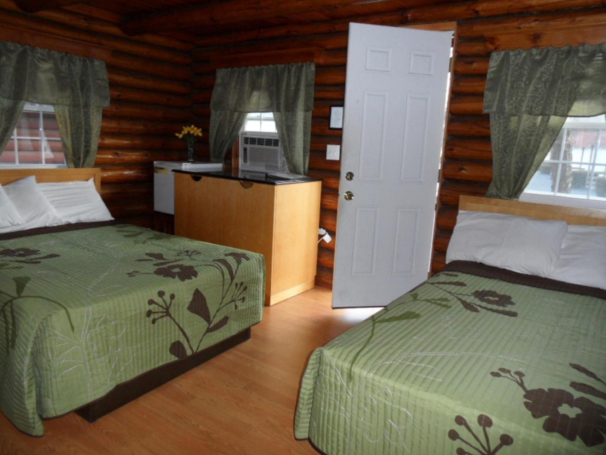 Seven Dwarfs Cabin - On The Brook Cabins Lake George Rum bild