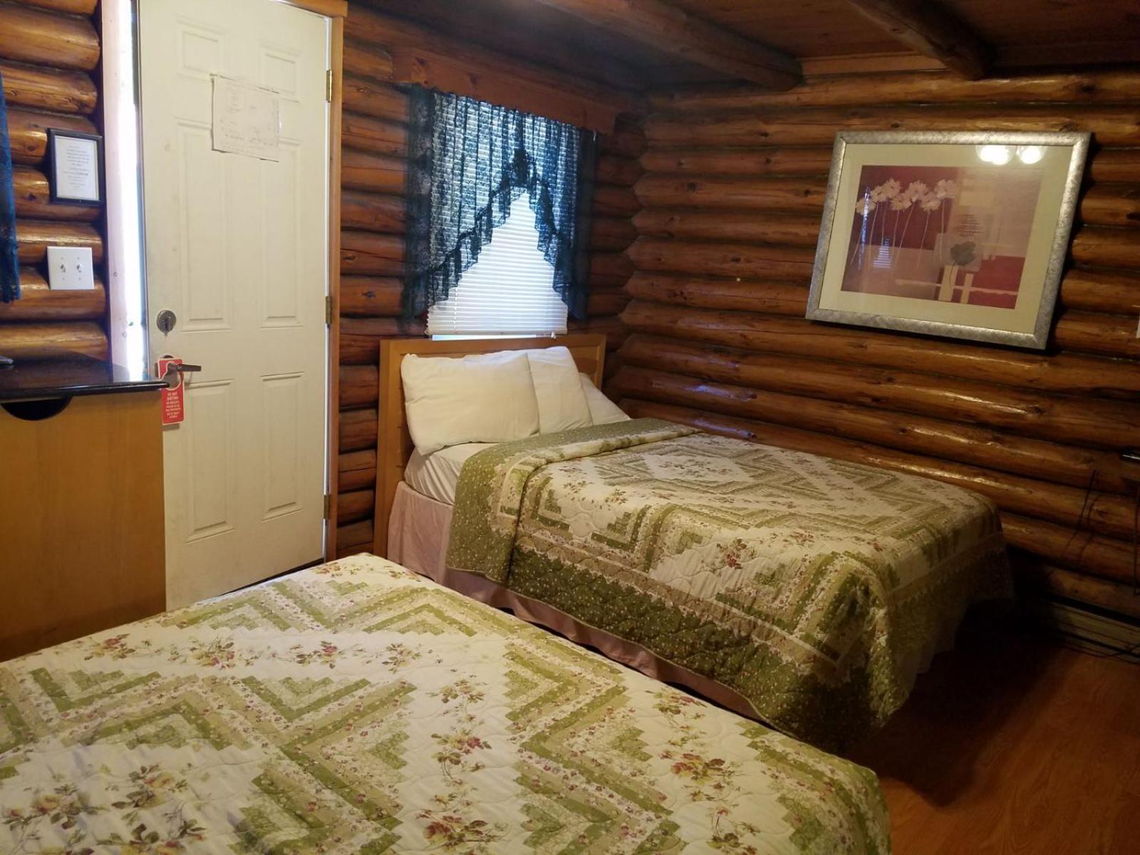 Seven Dwarfs Cabin - On The Brook Cabins Lake George Exteriör bild